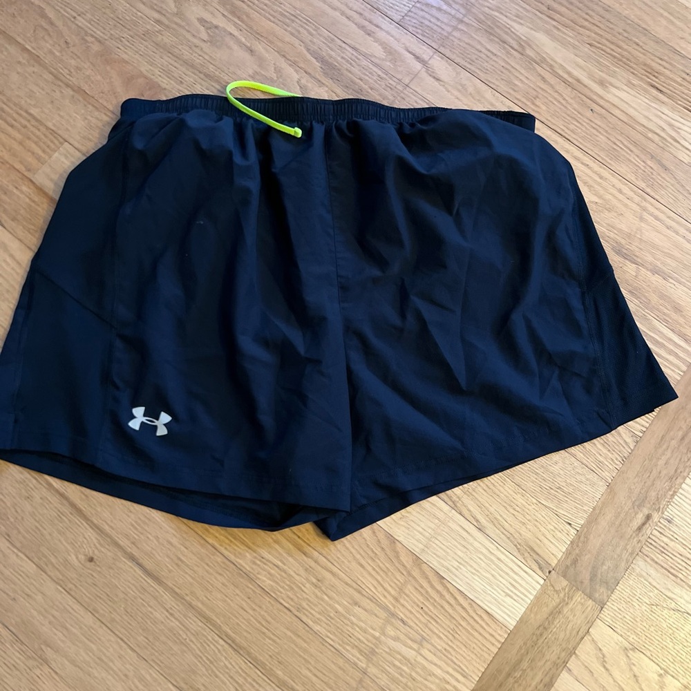 Men's Size 2XL Under Armour Black HeatGear Shorts Inner Mesh Workout/Running GUC - Picture 1 of 8